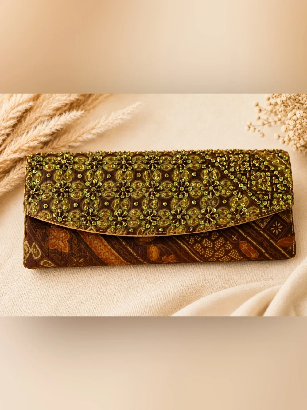 Vintage Green Beaded Floral Embellished Clutch